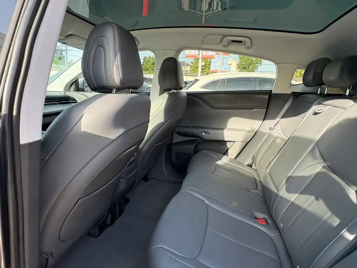 2025 Xpeng G6 BEV 68.5KWH,autocango,china used car exporter,china ev exporter,chinese used car exporter,chinese used ev exporter