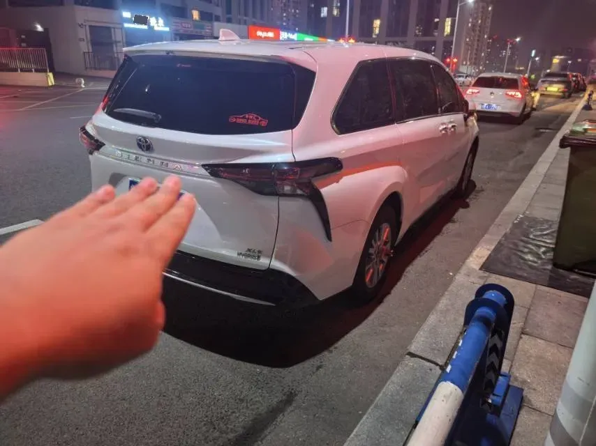 2021 Toyota Sienna 2.5L 192HP L4 E-CVT Hybrid,autocango,china used car exporter,china ev exporter,chinese used car exporter,chinese used ev exporter