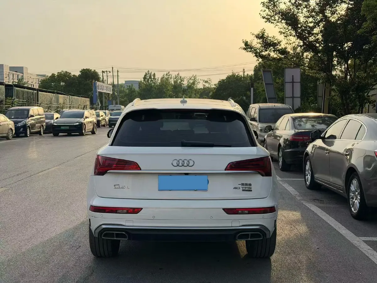 2022 Audi Q5L 2.0T 252HP L4 7DCT,autocango,china used car exporter,china ev exporter,chinese used car exporter,chinese used ev exporter