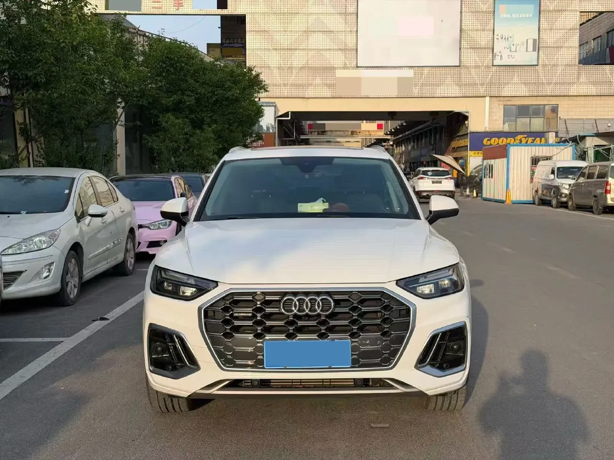 2022 Audi Q5L 2.0T 252HP L4 7DCT,autocango,china used car exporter,china ev exporter,chinese used car exporter,chinese used ev exporter