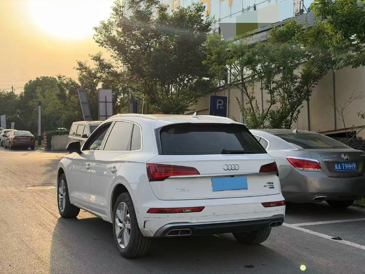 2022 Audi Q5L 2.0T 252HP L4 7DCT,autocango,china used car exporter,china ev exporter,chinese used car exporter,chinese used ev exporter