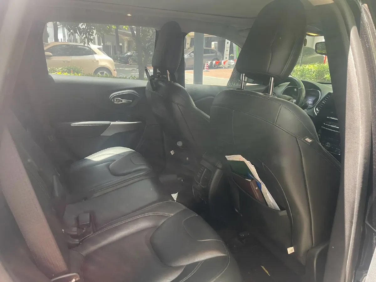 2019 Jeep Cherokee 2.0T 265HP L4 9AT,autocango,china used car exporter,china ev exporter,chinese used car exporter,chinese used ev exporter