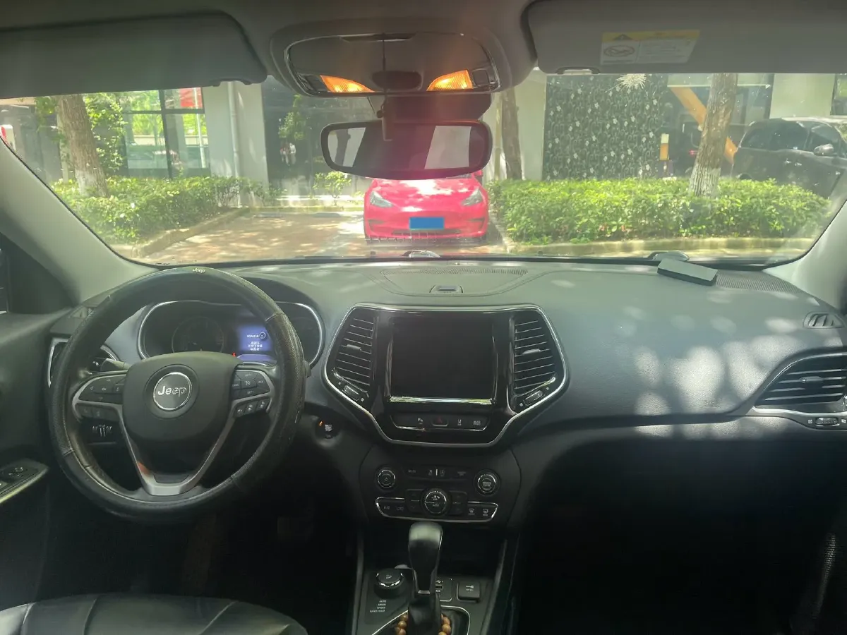 2019 Jeep Cherokee 2.0T 265HP L4 9AT,autocango,china used car exporter,china ev exporter,chinese used car exporter,chinese used ev exporter