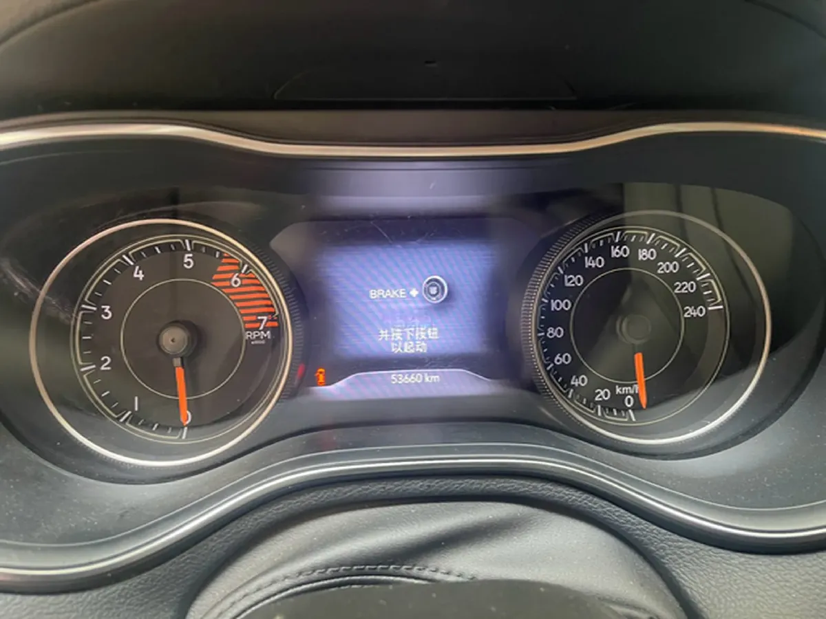 2019 Jeep Cherokee 2.0T 265HP L4 9AT,autocango,china used car exporter,china ev exporter,chinese used car exporter,chinese used ev exporter