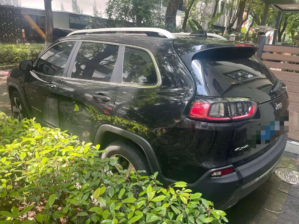 2019 Jeep Cherokee 2.0T 265HP L4 9AT,autocango,china used car exporter,china ev exporter,chinese used car exporter,chinese used ev exporter