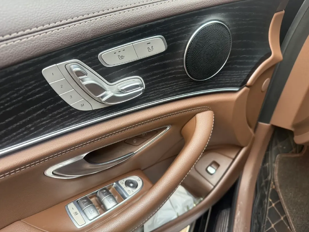 2022 Mercedes-Benz GLC Class 2.0T 258HP L4 9AT,autocango,china used car exporter,china ev exporter,chinese used car exporter,chinese used ev exporter