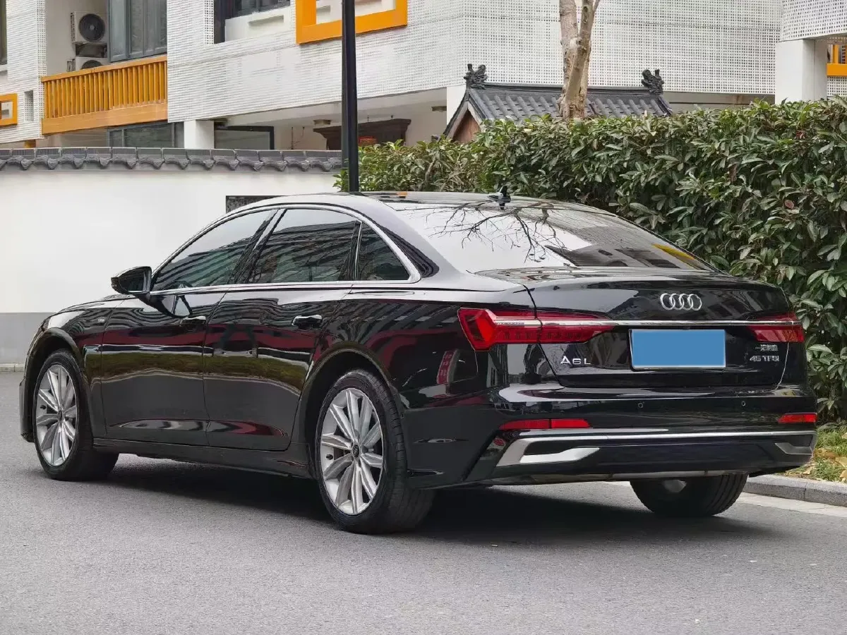 2024 Audi A6L 2.0T 245HP L4 7DCT,autocango,china used car exporter,china ev exporter,chinese used car exporter,chinese used ev exporter