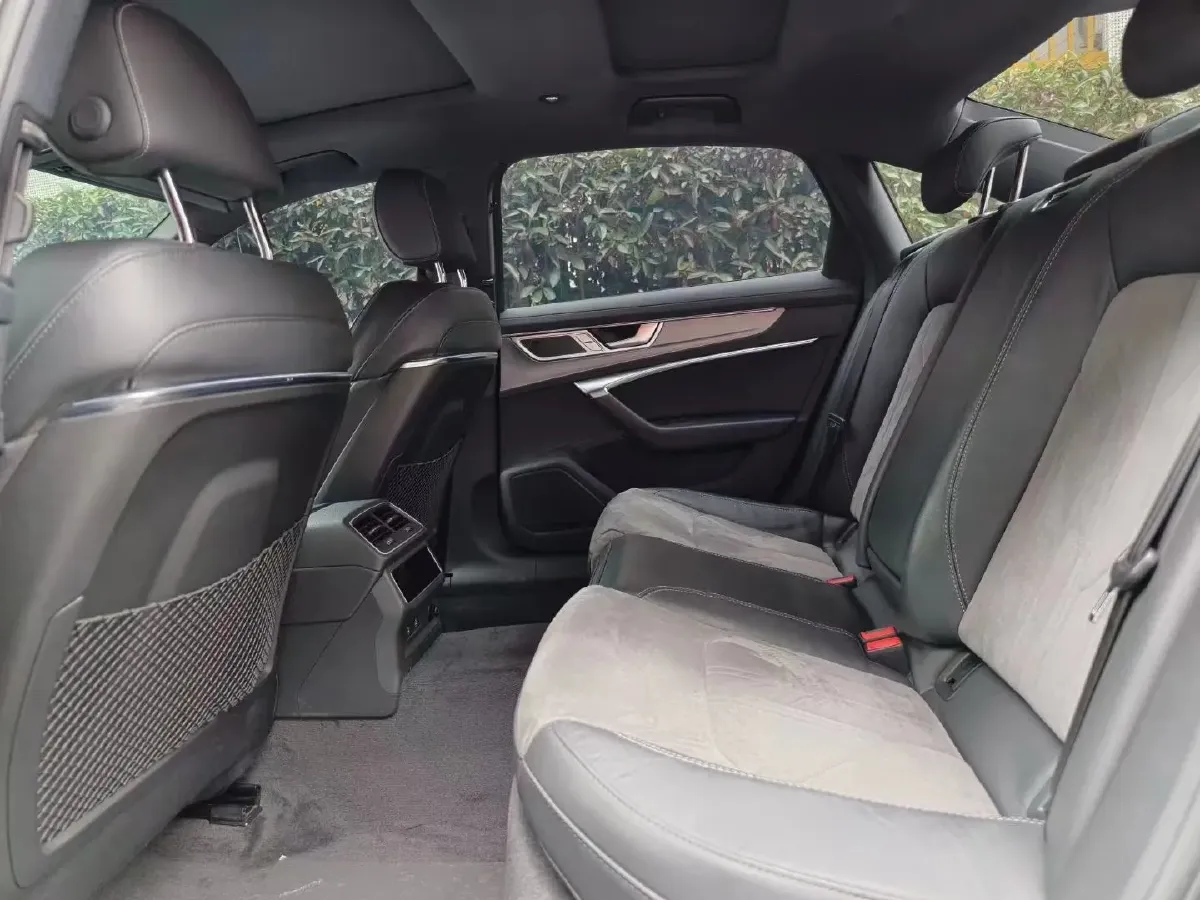 2024 Audi A6L 2.0T 245HP L4 7DCT,autocango,china used car exporter,china ev exporter,chinese used car exporter,chinese used ev exporter