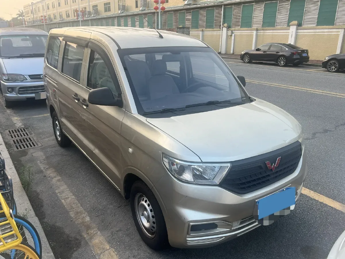 2019 WuLing HongGuang V 1.5L 99HP L4 6MT,autocango,china used car exporter,china ev exporter,chinese used car exporter,chinese used ev exporter