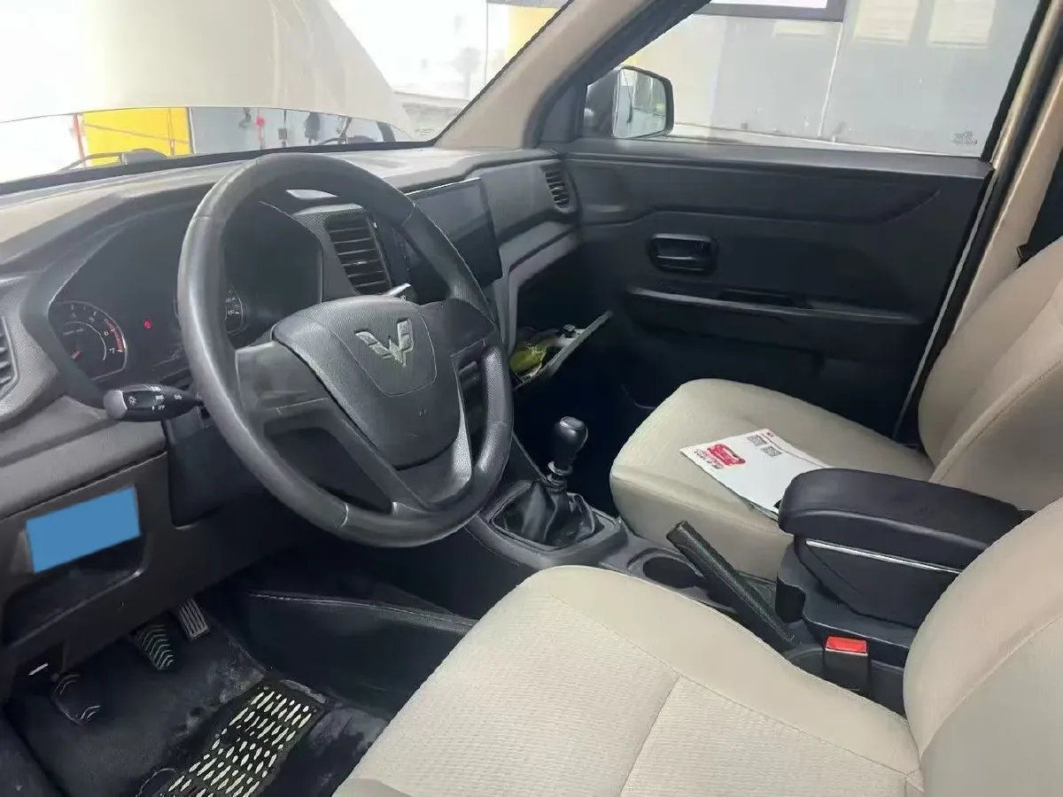 2019 WuLing HongGuang V 1.5L 99HP L4 6MT,autocango,china used car exporter,china ev exporter,chinese used car exporter,chinese used ev exporter