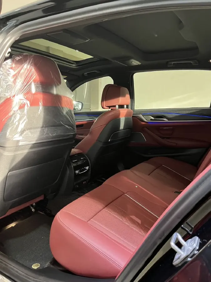 2022 BMW 5 Series 2.0T 252HP L4 8AT,autocango,china used car exporter,china ev exporter,chinese used car exporter,chinese used ev exporter