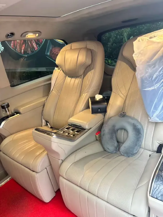 2021 Mercedes-Benz V Class 2.0T 211HP L4 9AT,autocango,china used car exporter,china ev exporter,chinese used car exporter,chinese used ev exporter