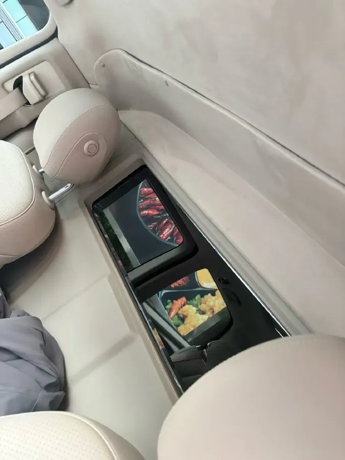 2021 Mercedes-Benz V Class 2.0T 211HP L4 9AT,autocango,china used car exporter,china ev exporter,chinese used car exporter,chinese used ev exporter