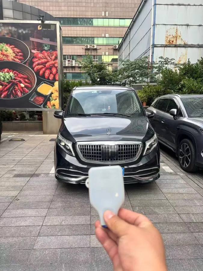 2021 Mercedes-Benz V Class 2.0T 211HP L4 9AT,autocango,china used car exporter,china ev exporter,chinese used car exporter,chinese used ev exporter