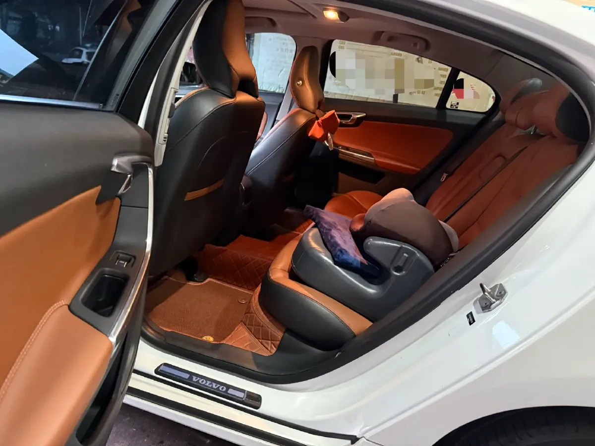 2018 Volvo S60 1.5T 152HP L4 6AT,autocango,china used car exporter,china ev exporter,chinese used car exporter,chinese used ev exporter