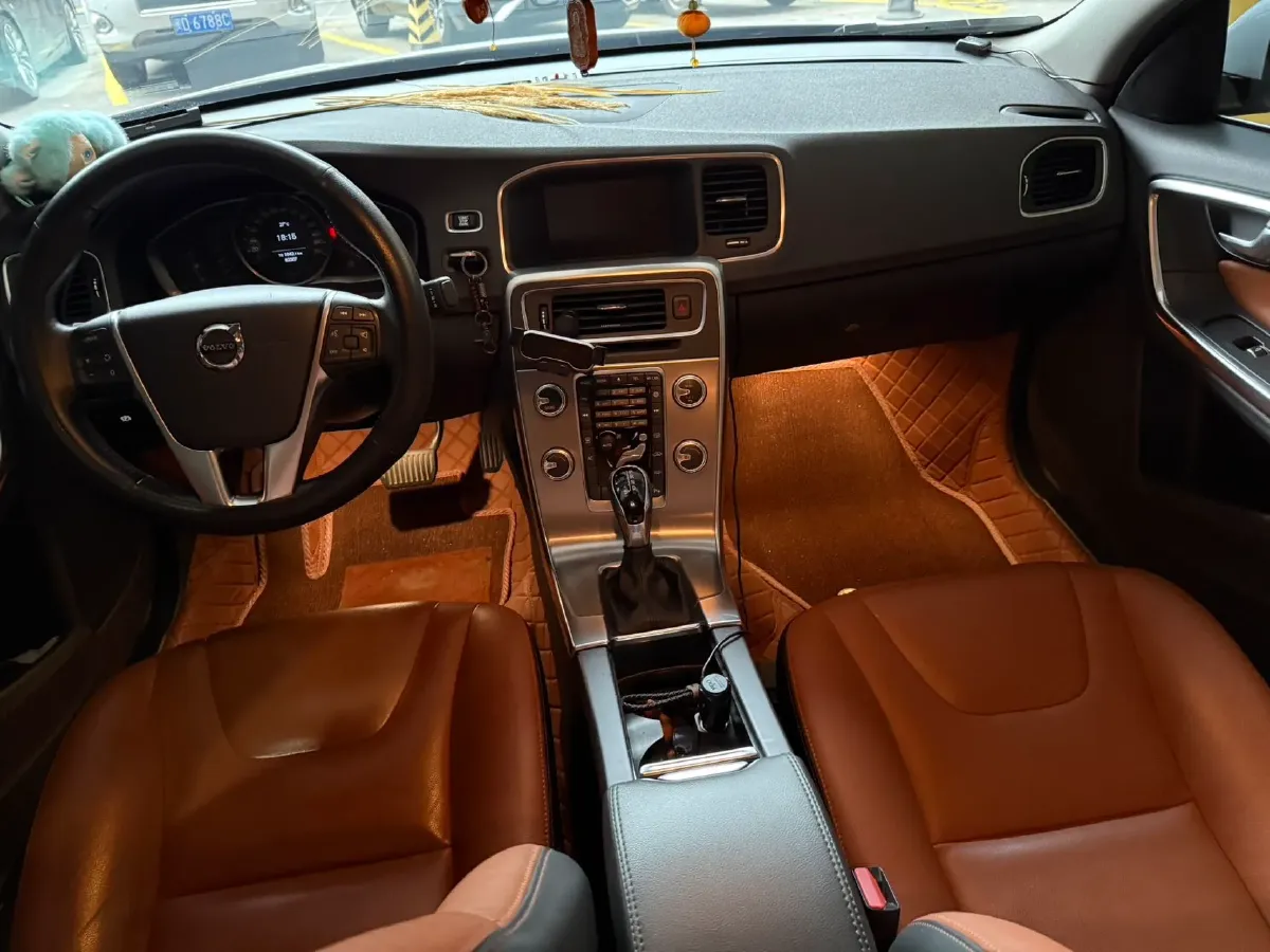 2018 Volvo S60 1.5T 152HP L4 6AT,autocango,china used car exporter,china ev exporter,chinese used car exporter,chinese used ev exporter