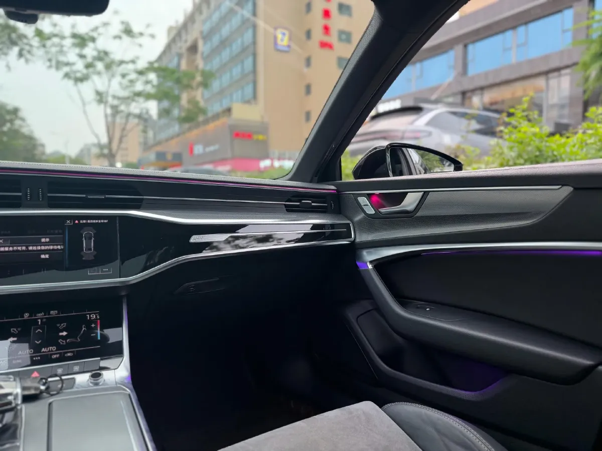 2020 Audi A6L 2.0T 190HP L4 7DCT,autocango,china used car exporter,china ev exporter,chinese used car exporter,chinese used ev exporter