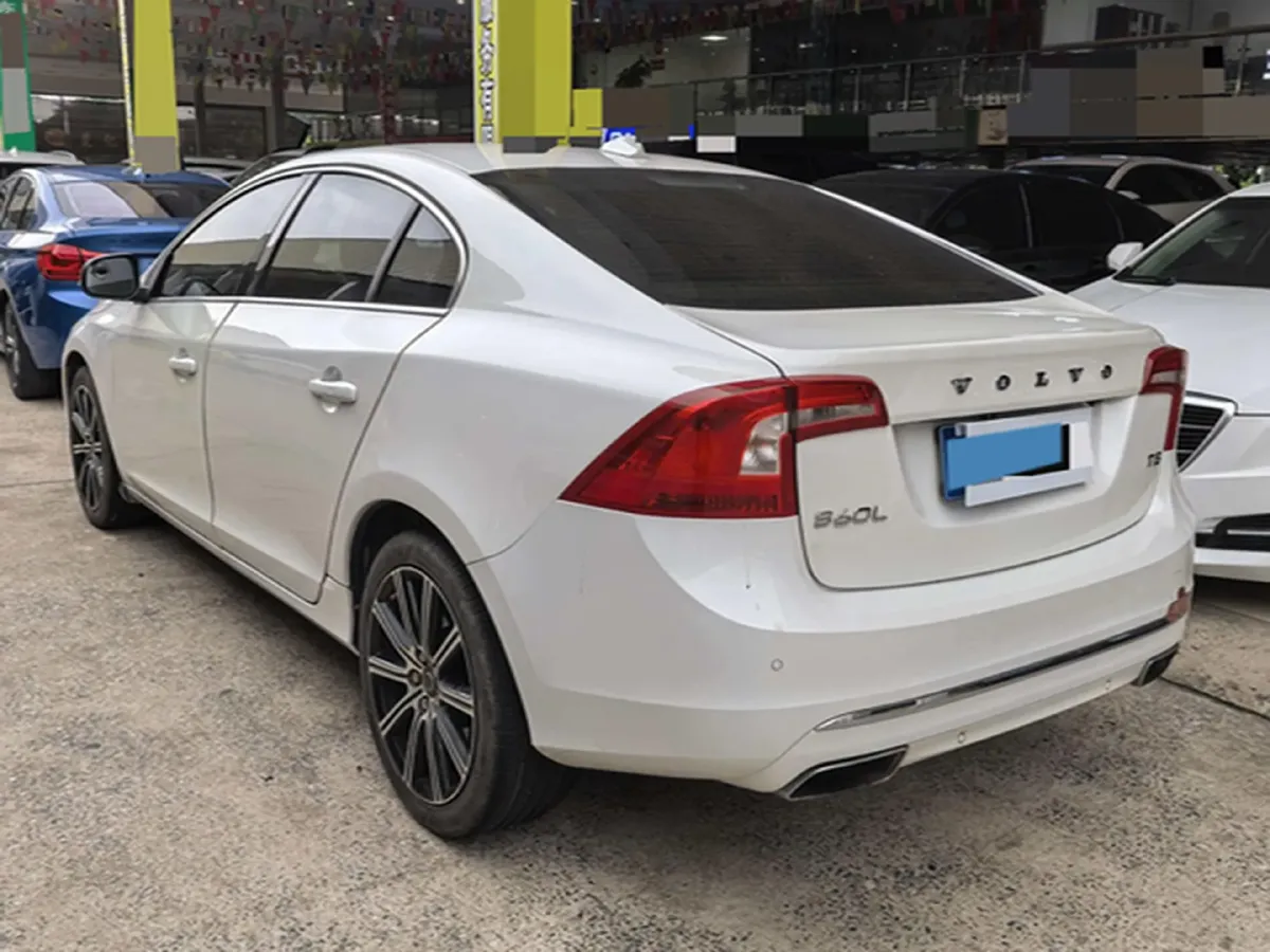 2019 Volvo S60 2.0T 245HP L4 8AT,autocango,china used car exporter,china ev exporter,chinese used car exporter,chinese used ev exporter