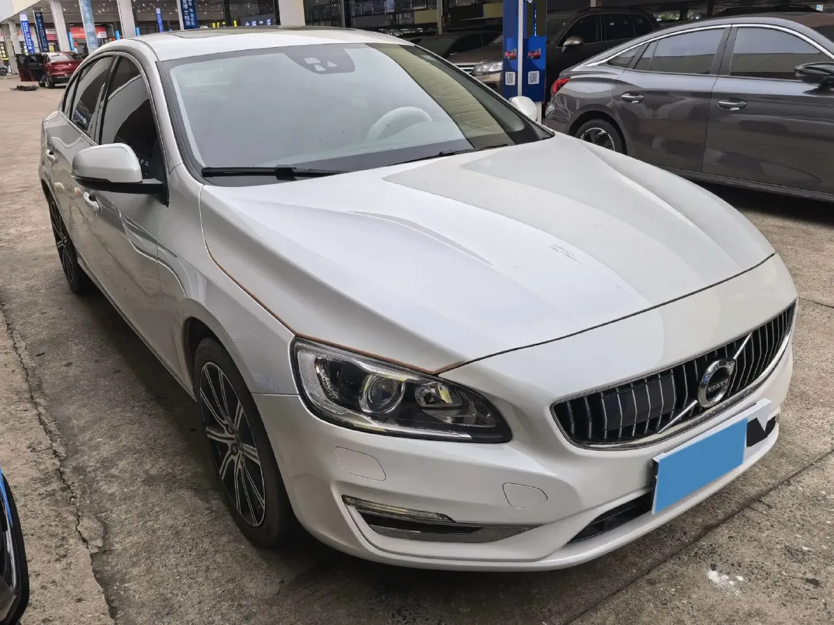 2019 Volvo S60 2.0T 245HP L4 8AT,autocango,china used car exporter,china ev exporter,chinese used car exporter,chinese used ev exporter