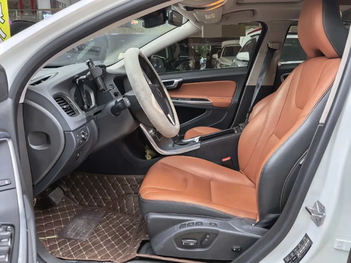 2019 Volvo S60 2.0T 245HP L4 8AT,autocango,china used car exporter,china ev exporter,chinese used car exporter,chinese used ev exporter
