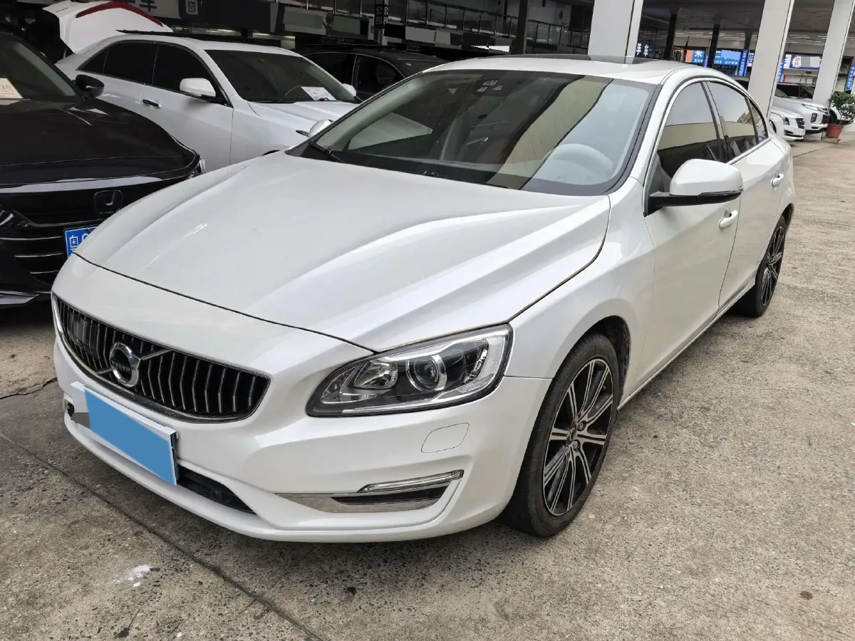 2019 Volvo S60 2.0T 245HP L4 8AT,autocango,china used car exporter,china ev exporter,chinese used car exporter,chinese used ev exporter
