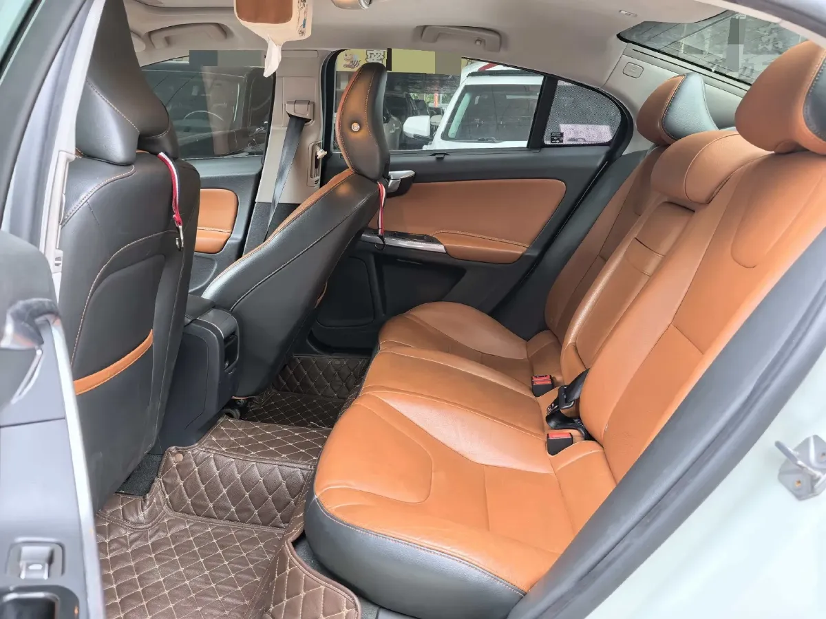 2019 Volvo S60 2.0T 245HP L4 8AT,autocango,china used car exporter,china ev exporter,chinese used car exporter,chinese used ev exporter