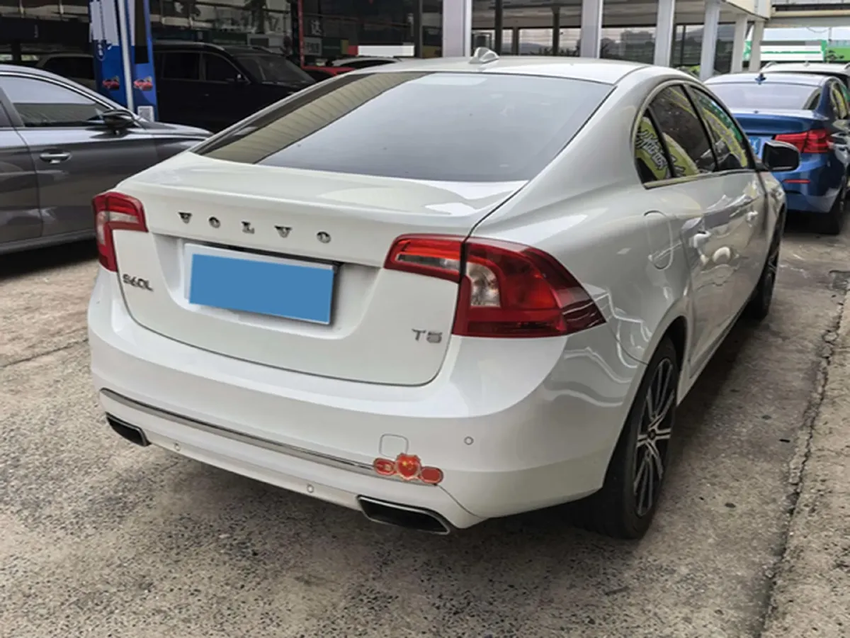 2019 Volvo S60 2.0T 245HP L4 8AT,autocango,china used car exporter,china ev exporter,chinese used car exporter,chinese used ev exporter