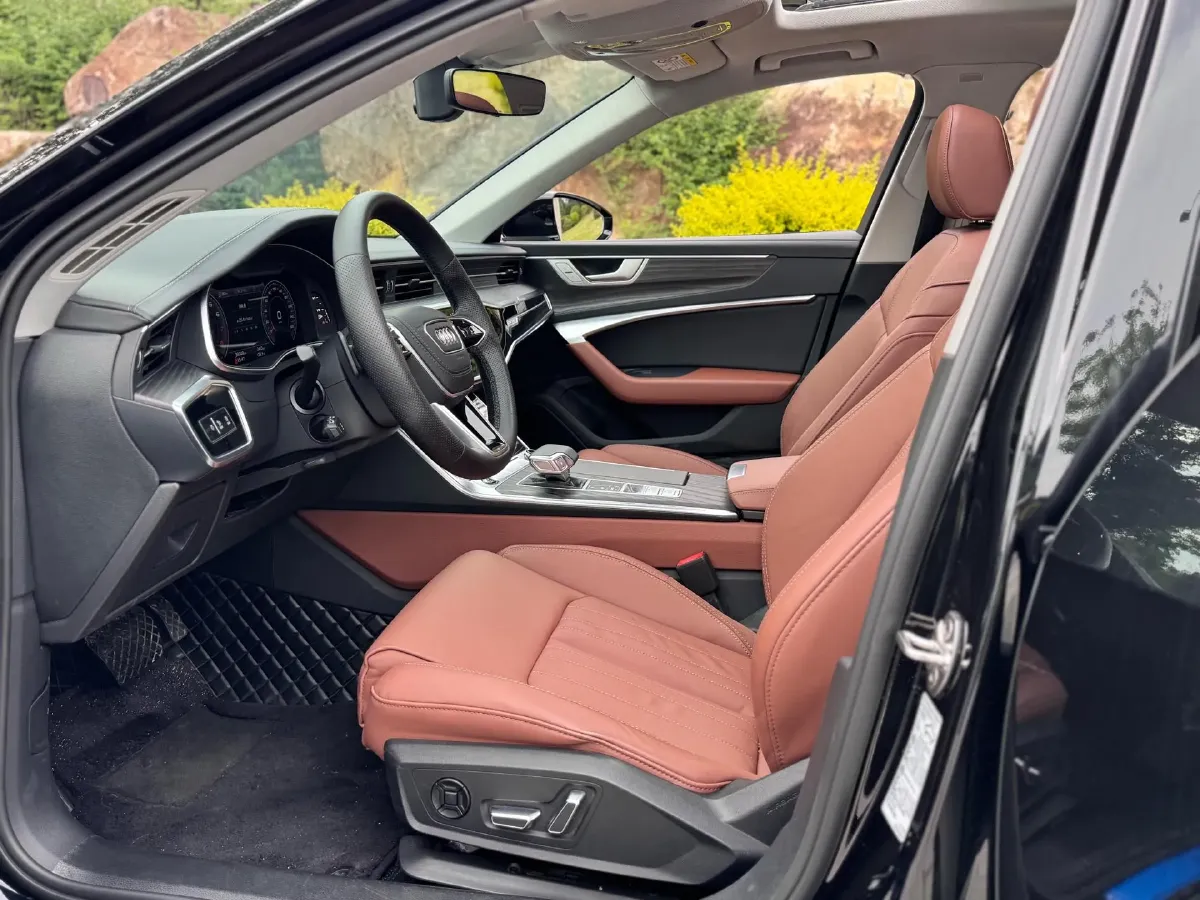2023 Audi A6L 2.0T 245HP L4 7DCT,autocango,china used car exporter,china ev exporter,chinese used car exporter,chinese used ev exporter
