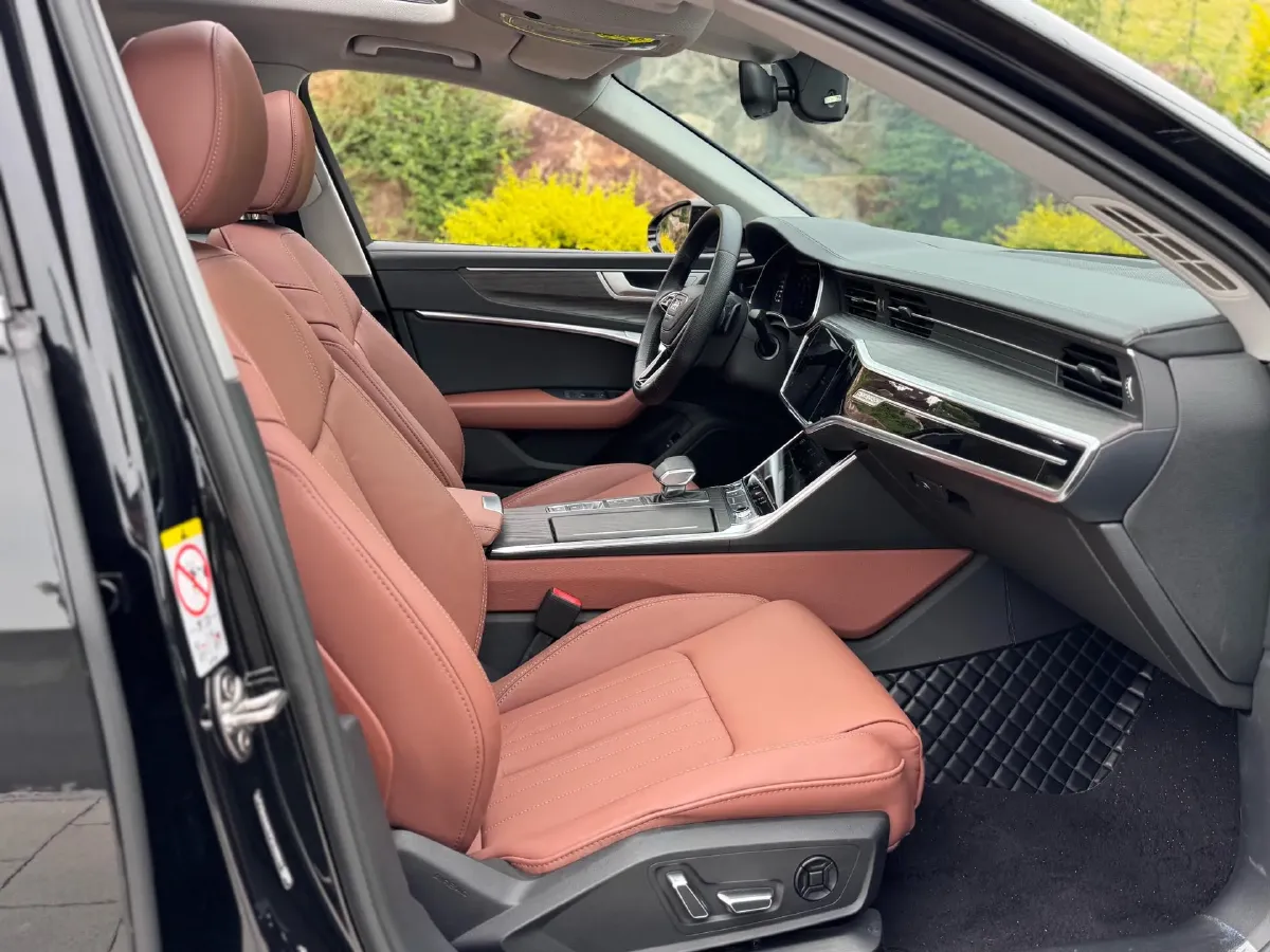 2023 Audi A6L 2.0T 245HP L4 7DCT,autocango,china used car exporter,china ev exporter,chinese used car exporter,chinese used ev exporter
