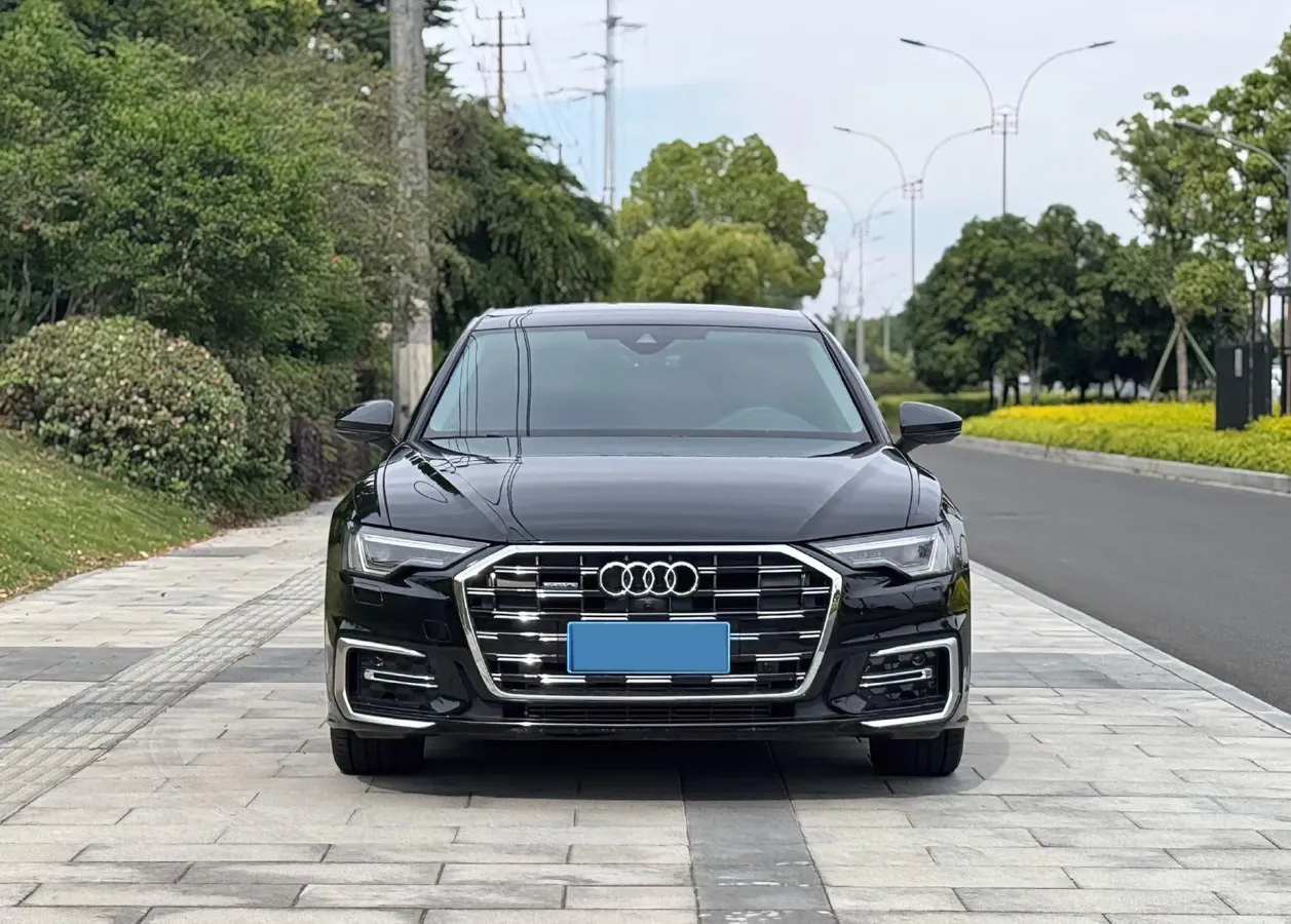 2023 Audi A6L 2.0T 245HP L4 7DCT,autocango,china used car exporter,china ev exporter,chinese used car exporter,chinese used ev exporter