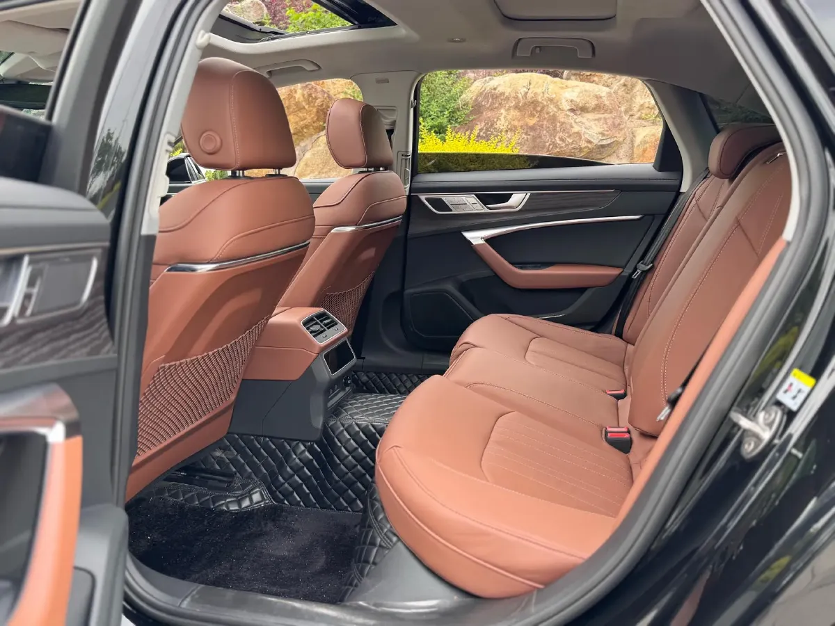 2023 Audi A6L 2.0T 245HP L4 7DCT,autocango,china used car exporter,china ev exporter,chinese used car exporter,chinese used ev exporter