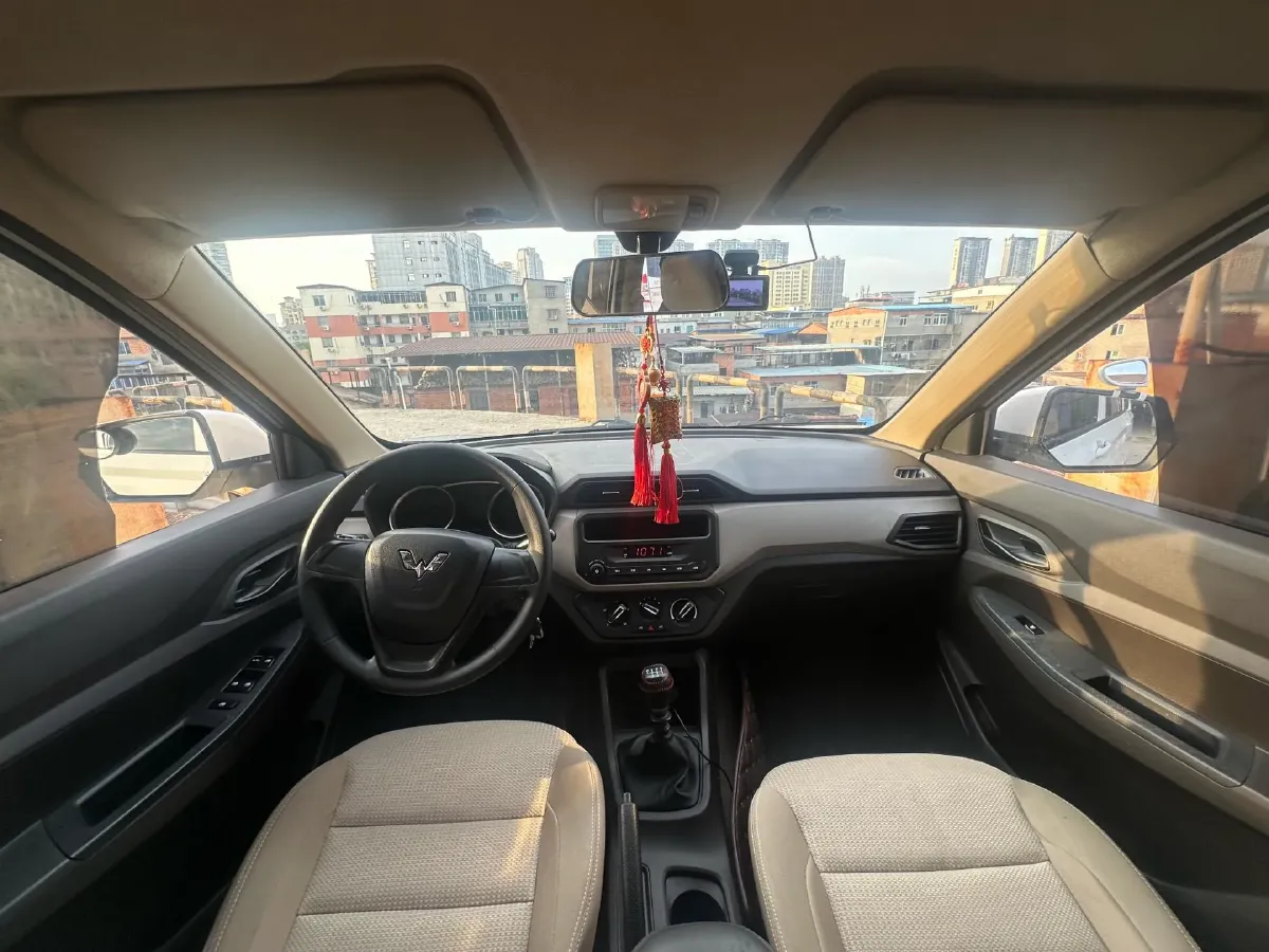 2019 WuLing HongGuang V 1.5L 105HP L4 5MT,autocango,china used car exporter,china ev exporter,chinese used car exporter,chinese used ev exporter
