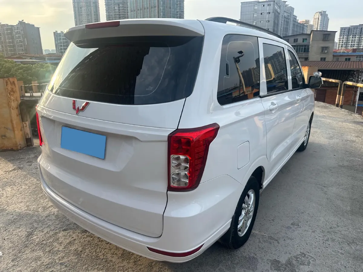 2019 WuLing HongGuang V 1.5L 105HP L4 5MT,autocango,china used car exporter,china ev exporter,chinese used car exporter,chinese used ev exporter