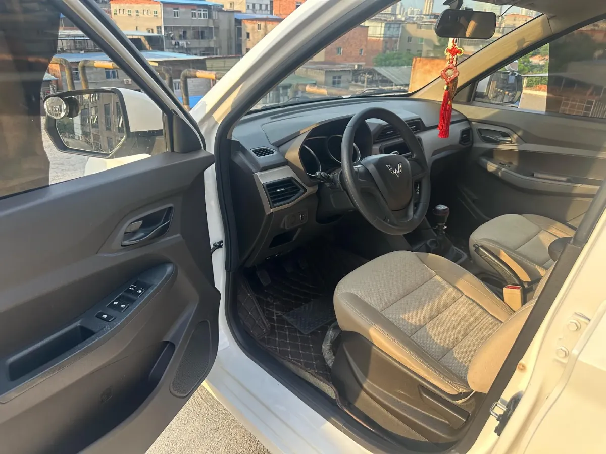 2019 WuLing HongGuang V 1.5L 105HP L4 5MT,autocango,china used car exporter,china ev exporter,chinese used car exporter,chinese used ev exporter