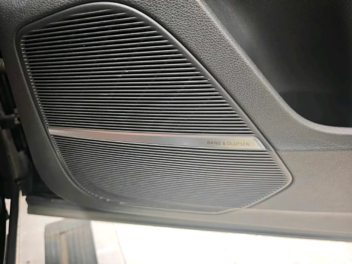 2022 Volkswagen Touareg 3.0T 340HP V6 8AT,autocango,china used car exporter,china ev exporter,chinese used car exporter,chinese used ev exporter