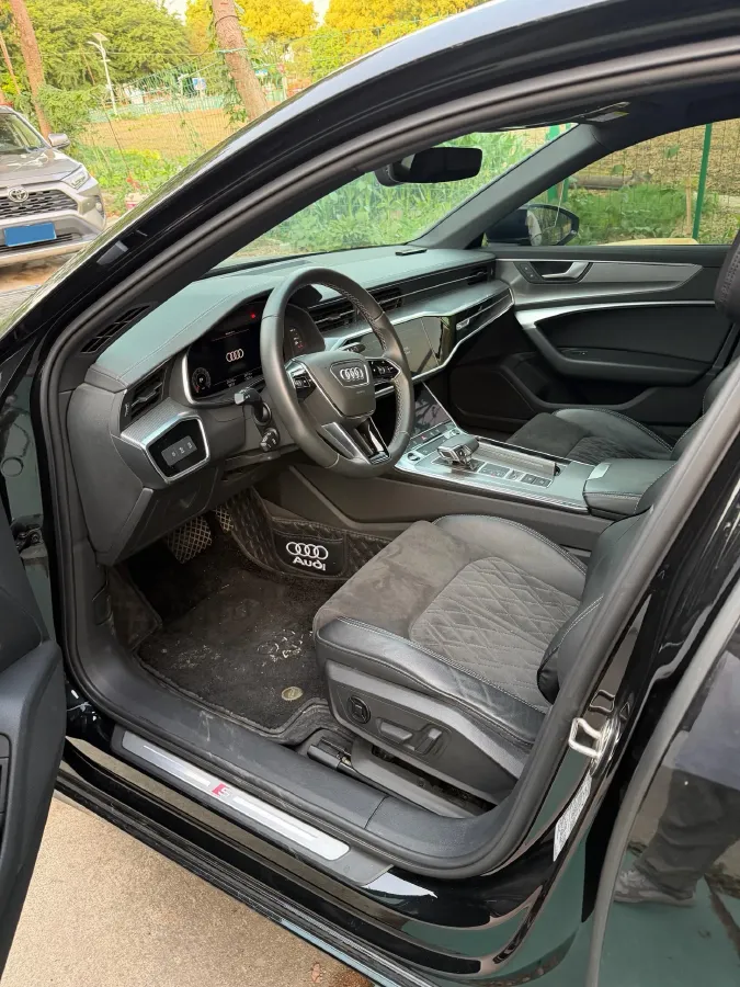 2022 Audi A6L 2.0T 224HP L4 7DCT,autocango,china used car exporter,china ev exporter,chinese used car exporter,chinese used ev exporter