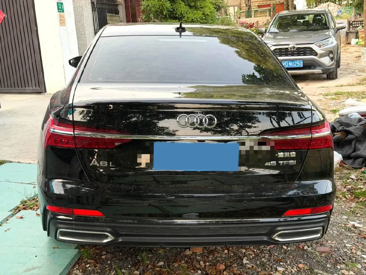 2022 Audi A6L 2.0T 224HP L4 7DCT,autocango,china used car exporter,china ev exporter,chinese used car exporter,chinese used ev exporter