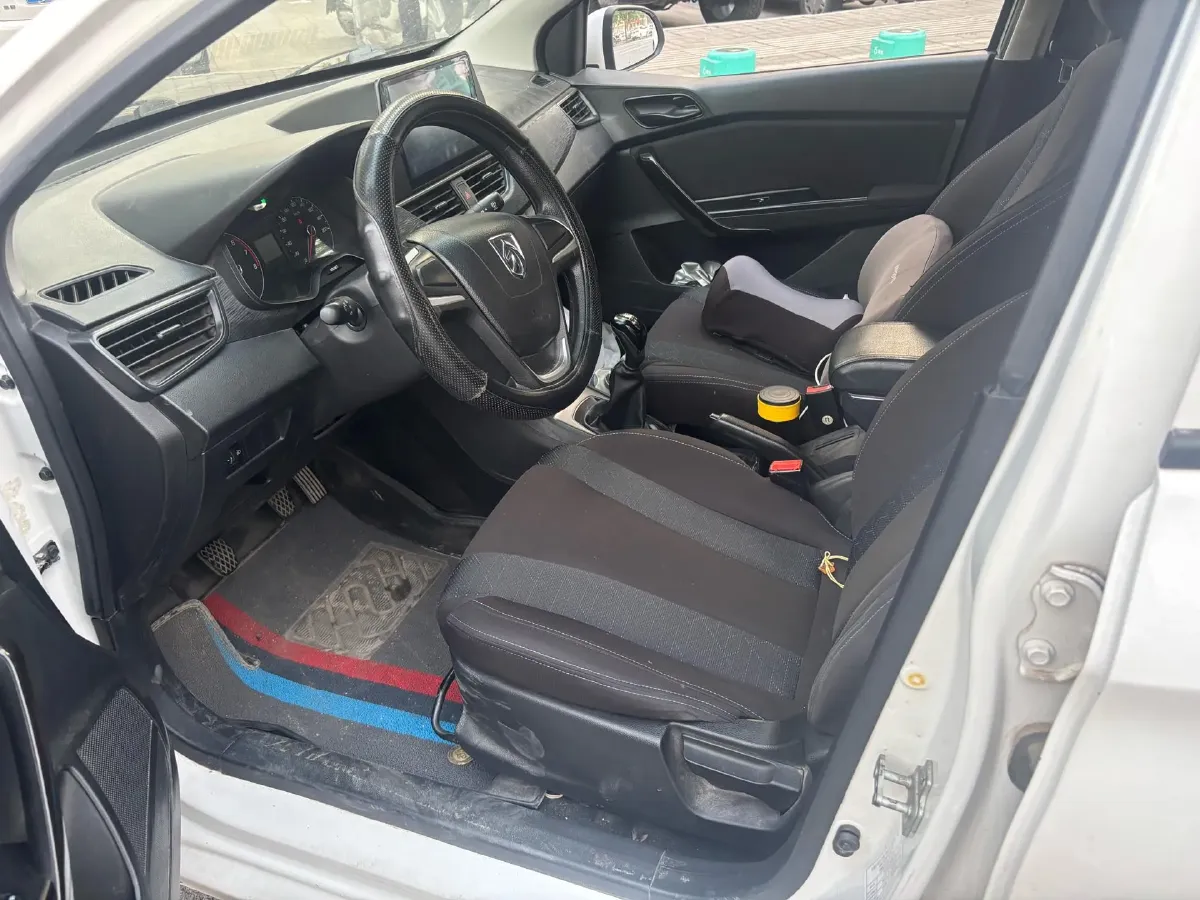 2016 BaoJun 310 1.2L 82HP L4 5MT,autocango,china used car exporter,china ev exporter,chinese used car exporter,chinese used ev exporter