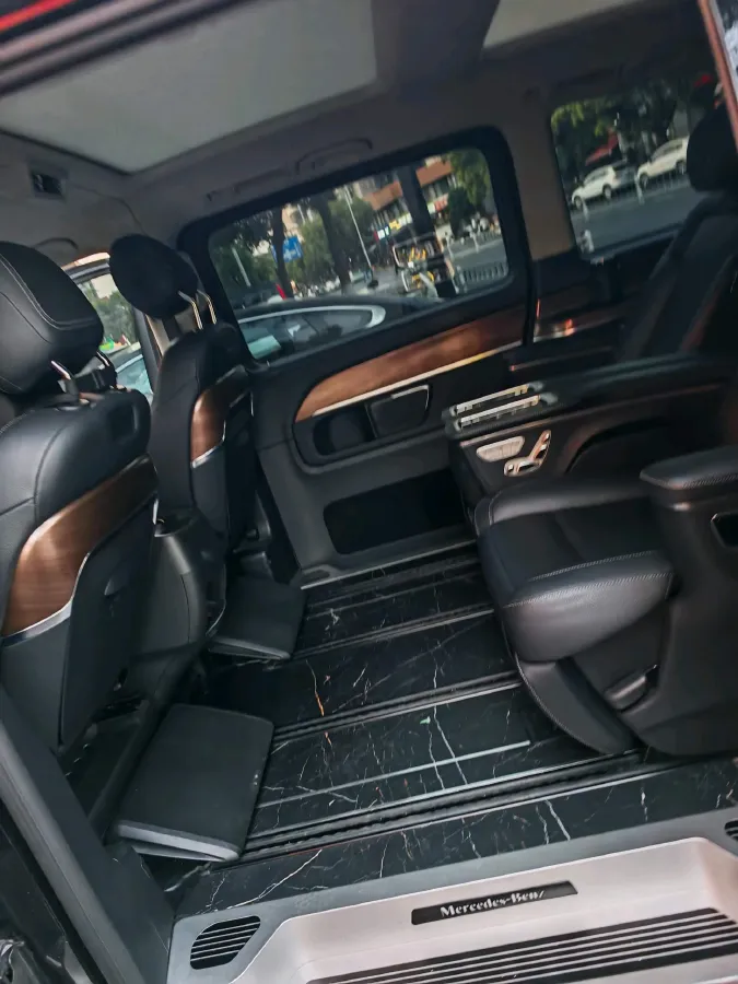 2022 Mercedes-Benz V Class 2.0T 211HP L4 9AT,autocango,china used car exporter,china ev exporter,chinese used car exporter,chinese used ev exporter