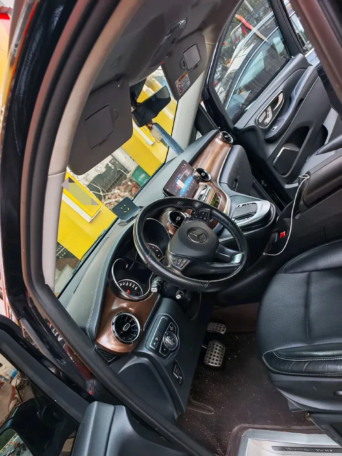 2022 Mercedes-Benz V Class 2.0T 211HP L4 9AT,autocango,china used car exporter,china ev exporter,chinese used car exporter,chinese used ev exporter