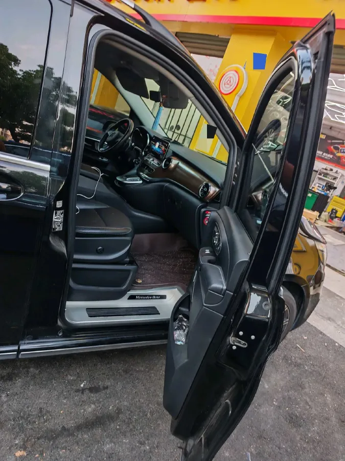 2022 Mercedes-Benz V Class 2.0T 211HP L4 9AT,autocango,china used car exporter,china ev exporter,chinese used car exporter,chinese used ev exporter