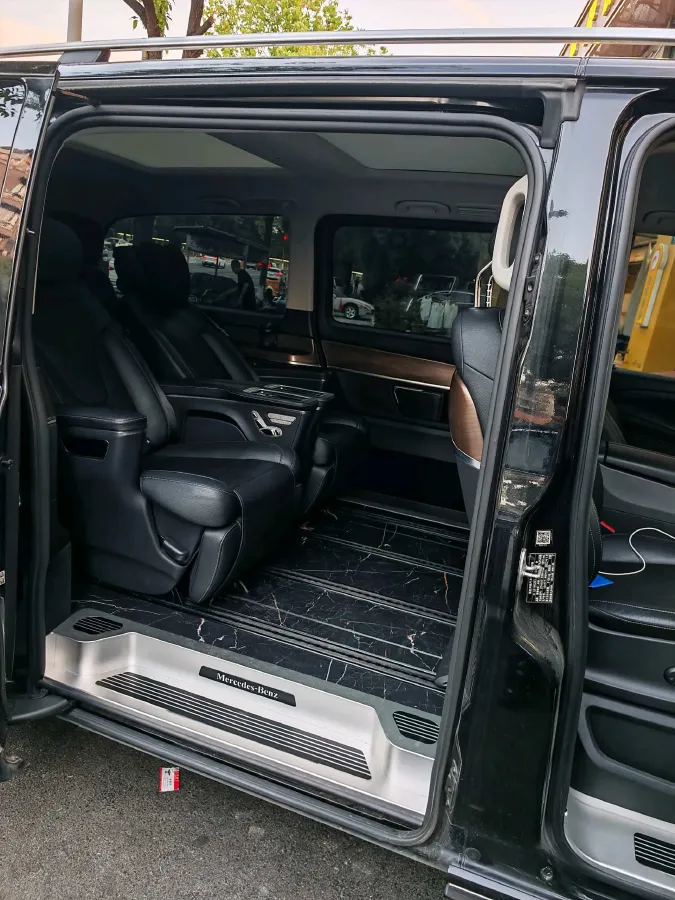 2022 Mercedes-Benz V Class 2.0T 211HP L4 9AT,autocango,china used car exporter,china ev exporter,chinese used car exporter,chinese used ev exporter