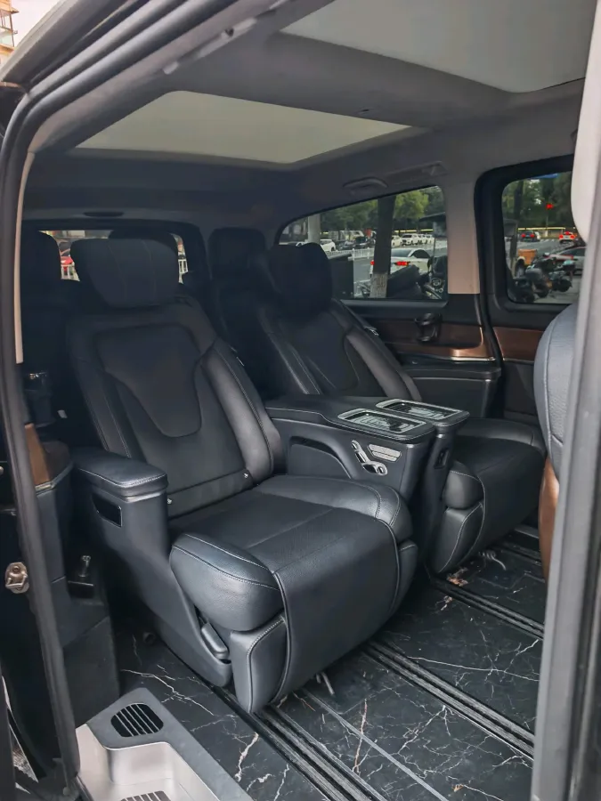 2022 Mercedes-Benz V Class 2.0T 211HP L4 9AT,autocango,china used car exporter,china ev exporter,chinese used car exporter,chinese used ev exporter