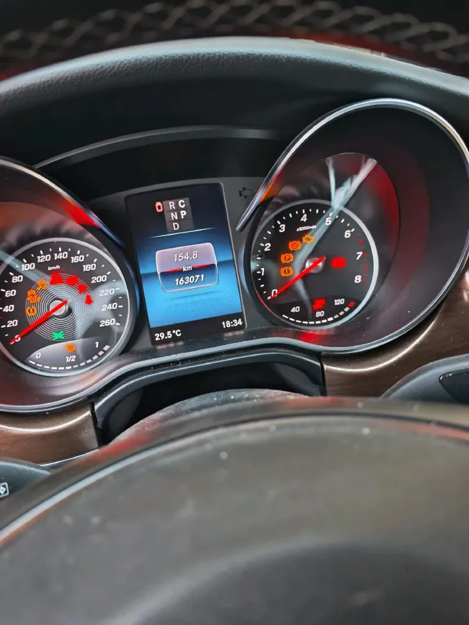 2022 Mercedes-Benz V Class 2.0T 211HP L4 9AT,autocango,china used car exporter,china ev exporter,chinese used car exporter,chinese used ev exporter