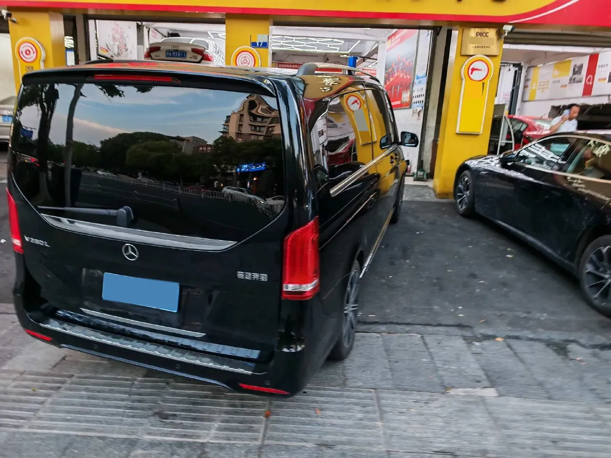 2022 Mercedes-Benz V Class 2.0T 211HP L4 9AT,autocango,china used car exporter,china ev exporter,chinese used car exporter,chinese used ev exporter
