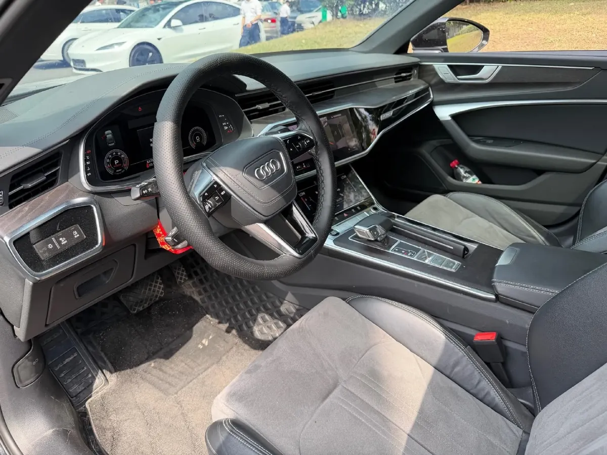 2023 Audi A6L 2.0T 245HP L4 7DCT,autocango,china used car exporter,china ev exporter,chinese used car exporter,chinese used ev exporter