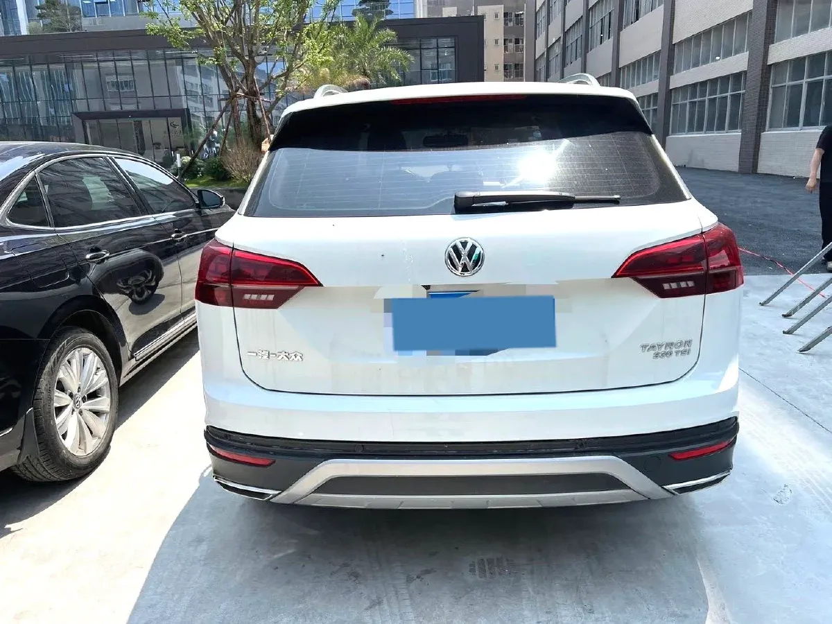 2019 Jeep Cherokee 2.0T 234HP L4 9AT,autocango,china used car exporter,china ev exporter,chinese used car exporter,chinese used ev exporter