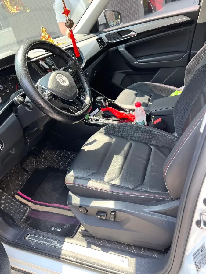 2019 Jeep Cherokee 2.0T 234HP L4 9AT,autocango,china used car exporter,china ev exporter,chinese used car exporter,chinese used ev exporter