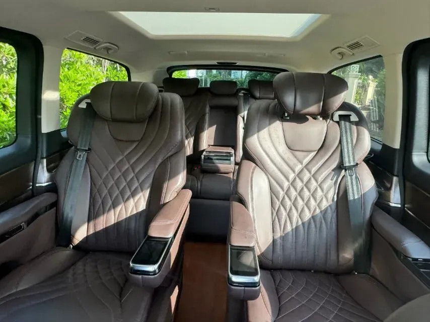 2022 Mercedes-Benz V Class 2.0T 211HP L4 9AT,autocango,china used car exporter,china ev exporter,chinese used car exporter,chinese used ev exporter