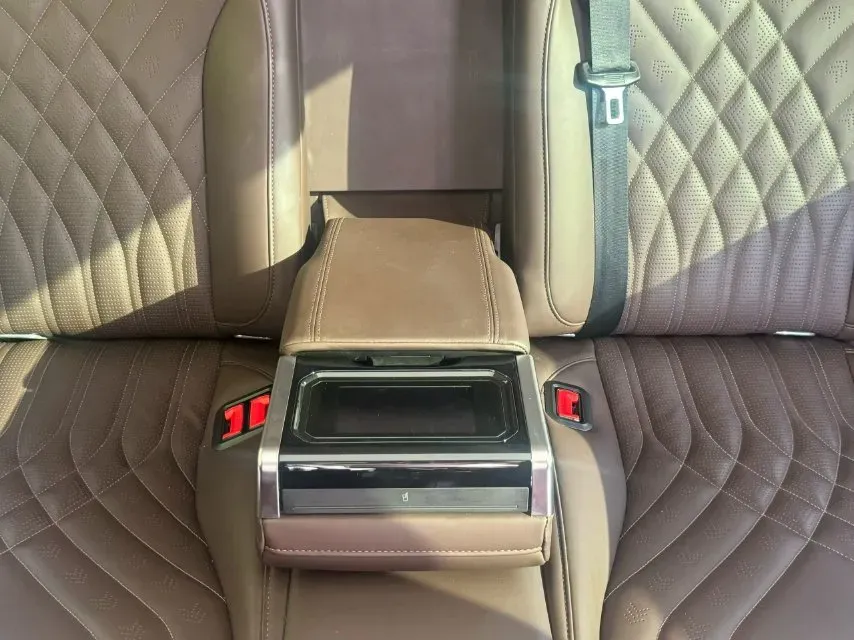 2022 Mercedes-Benz V Class 2.0T 211HP L4 9AT,autocango,china used car exporter,china ev exporter,chinese used car exporter,chinese used ev exporter
